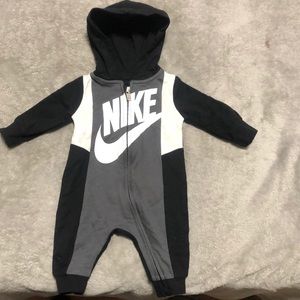 NIKE infant Black , grey , white track suit 3M